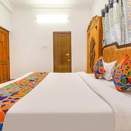 Fabexpress Astoria House Hotel Колката Екстериор снимка
