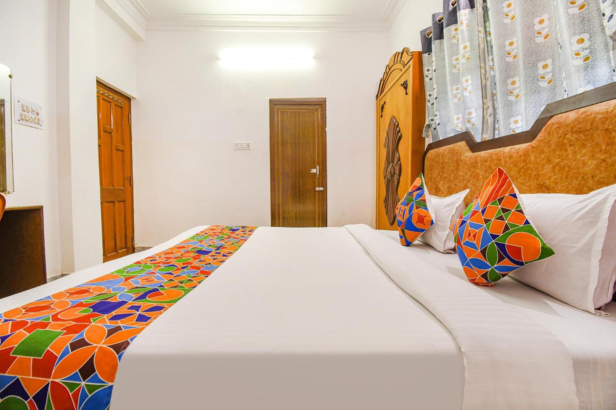 Fabexpress Astoria House Hotel Колката Екстериор снимка