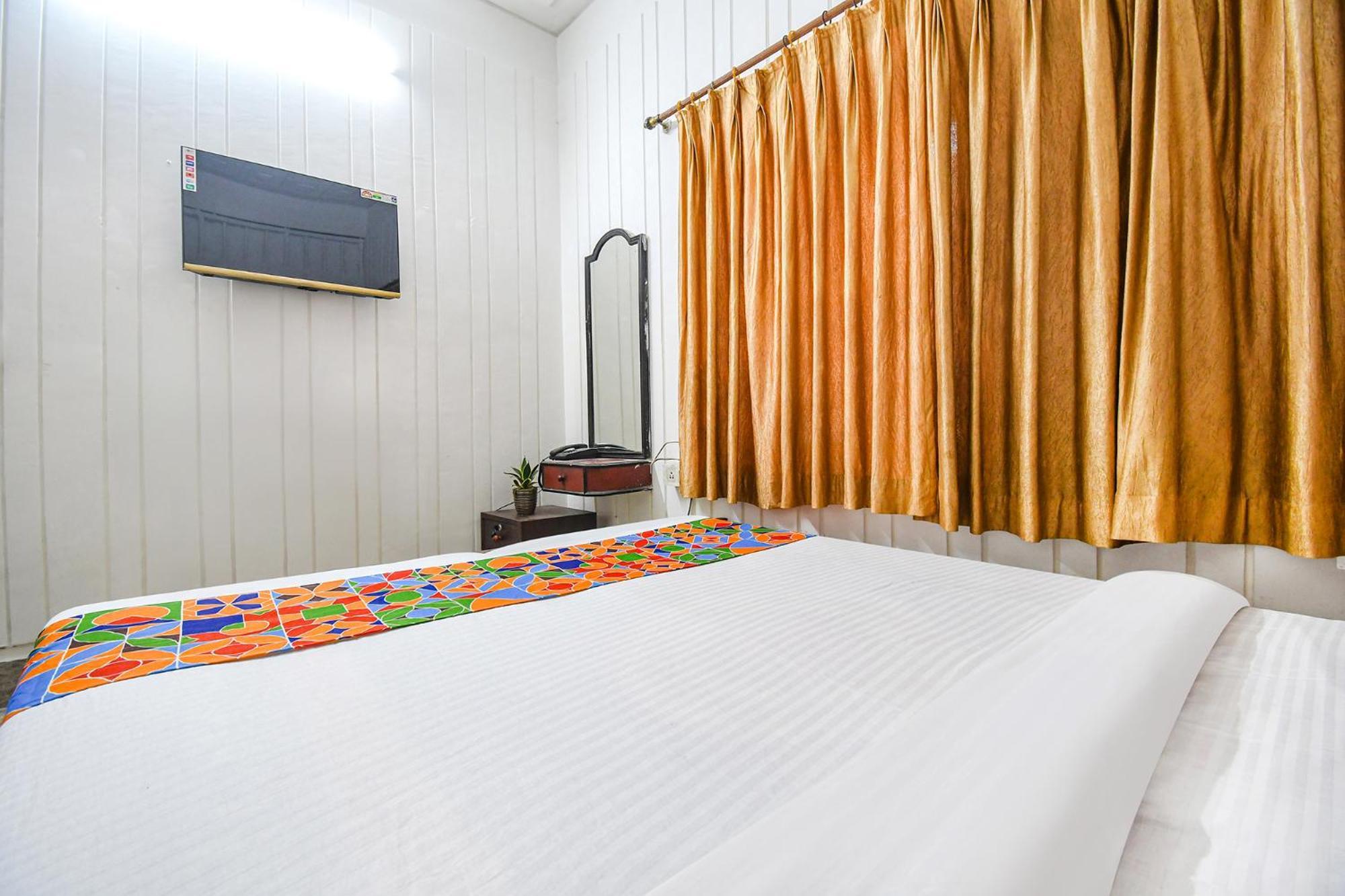 Fabexpress Astoria House Hotel Колката Екстериор снимка