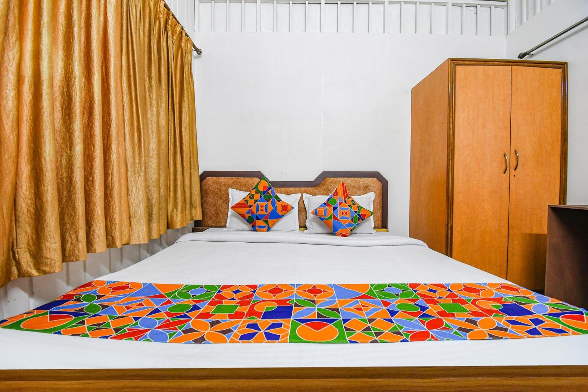 Fabexpress Astoria House Hotel Колката Екстериор снимка