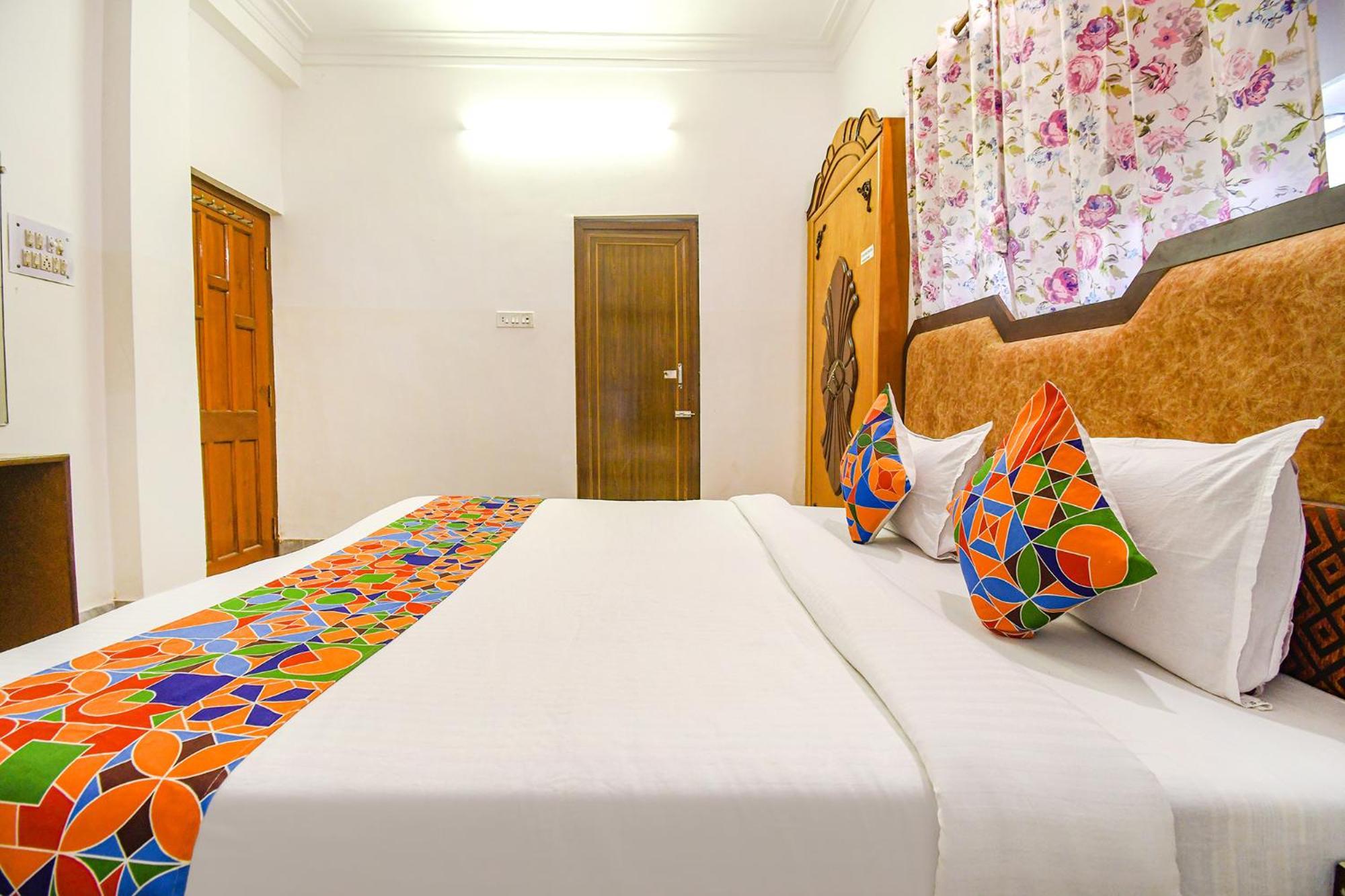 Fabexpress Astoria House Hotel Колката Екстериор снимка