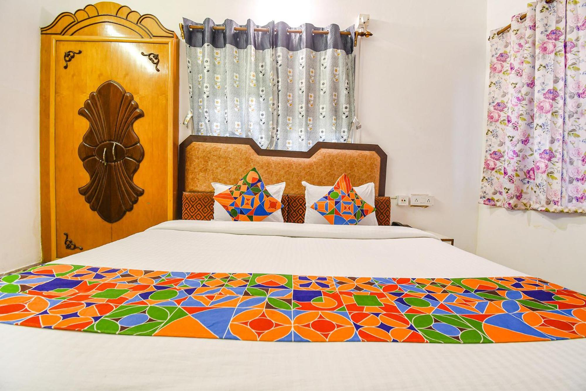 Fabexpress Astoria House Hotel Колката Екстериор снимка