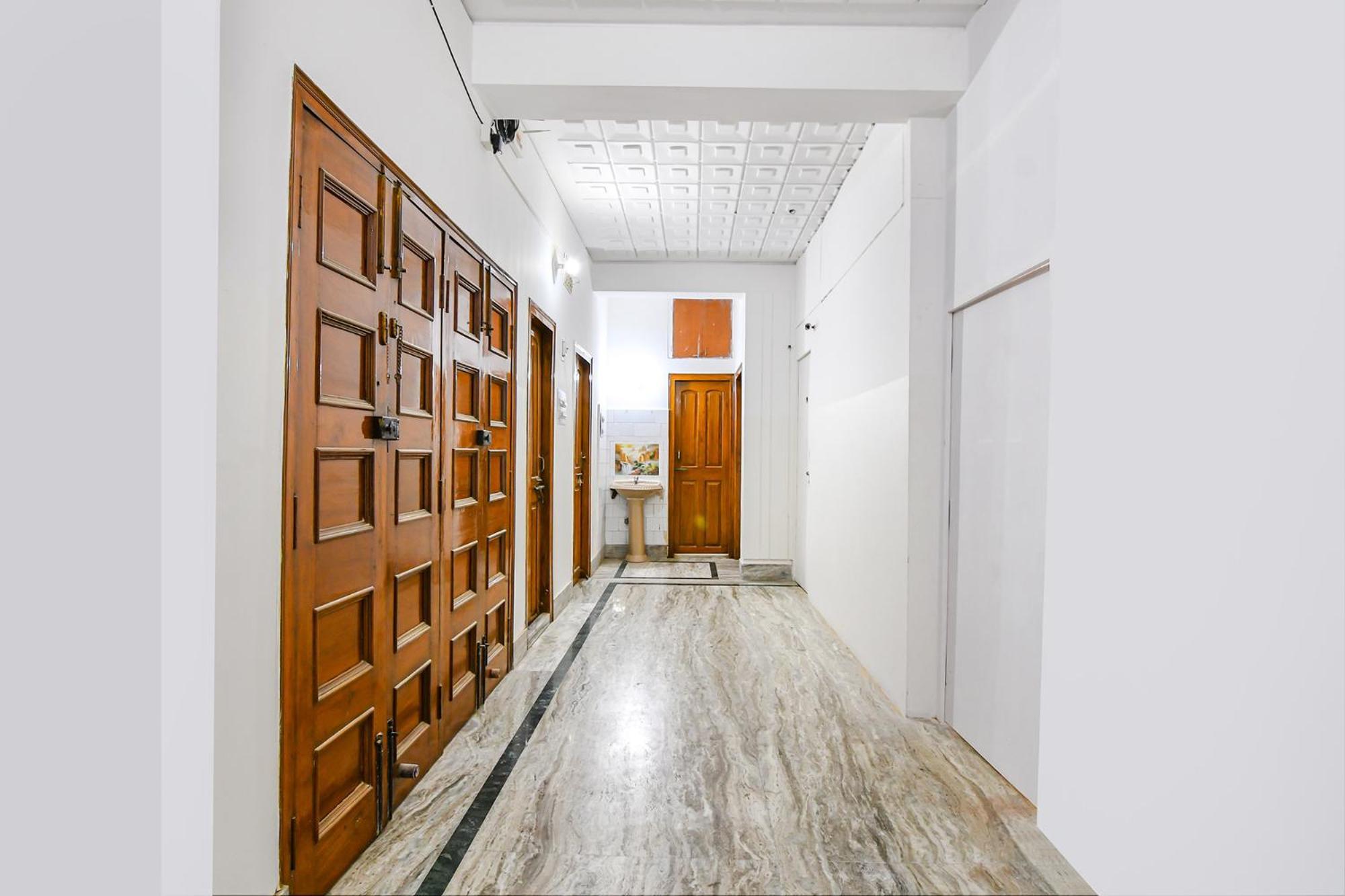Fabexpress Astoria House Hotel Колката Екстериор снимка