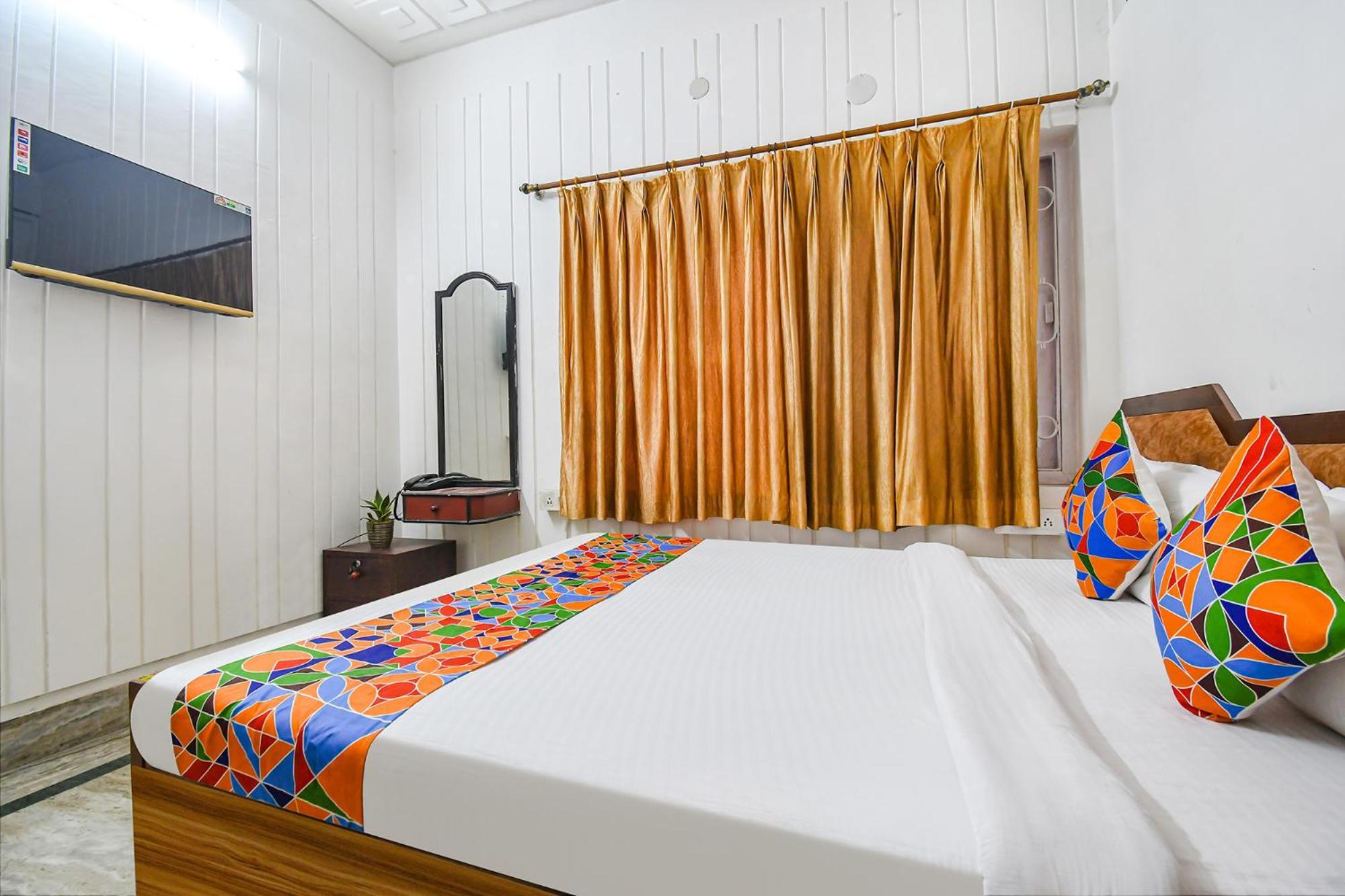 Fabexpress Astoria House Hotel Колката Екстериор снимка