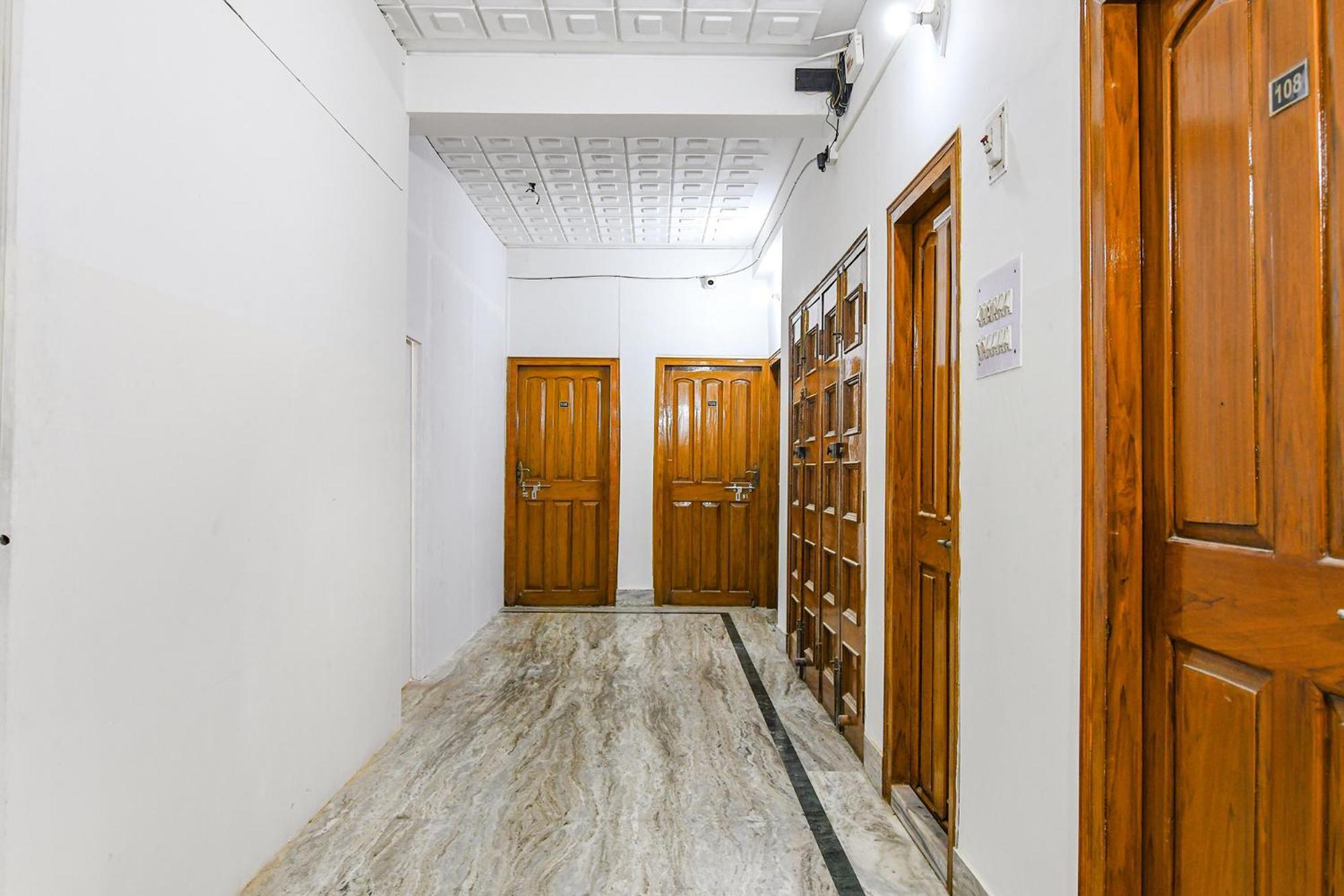 Fabexpress Astoria House Hotel Колката Екстериор снимка